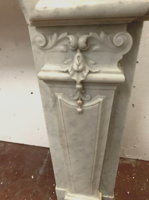 Camino in stile Regency in marmo bianco di CARRARA ITALIA XIX secolo