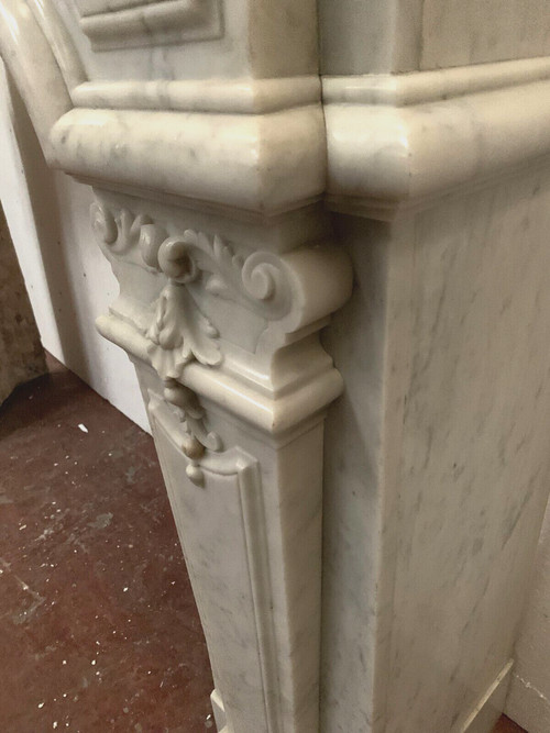 Camino in stile Regency in marmo bianco di CARRARA ITALIA XIX secolo