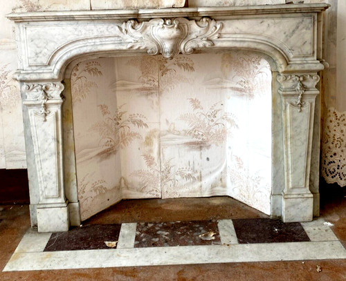Camino in stile Regency in marmo bianco di CARRARA ITALIA XIX secolo