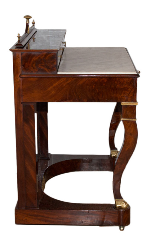 Periodo di restauro della toeletta in mogano 1820-1830