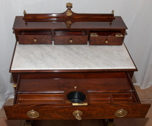 Periodo di restauro della toeletta in mogano 1820-1830