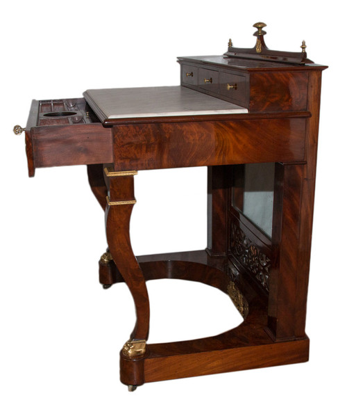 Periodo di restauro della toeletta in mogano 1820-1830