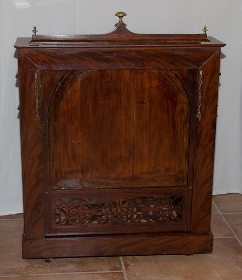 Periodo di restauro della toeletta in mogano 1820-1830