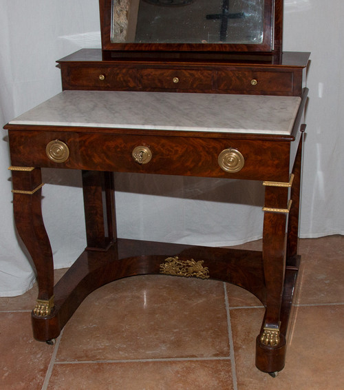 Periodo di restauro della toeletta in mogano 1820-1830