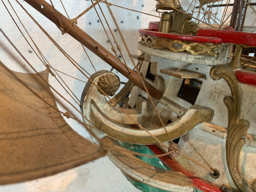 Ancienne maquette d'un bateau de pirate des mers XX siècle