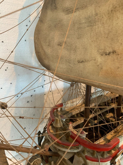 Ancienne maquette d'un bateau de pirate des mers XX siècle
