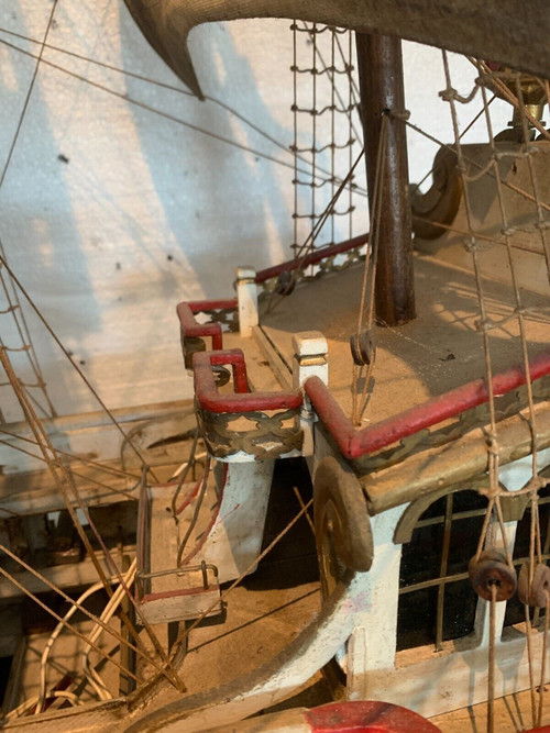 Ancienne maquette d'un bateau de pirate des mers XX siècle