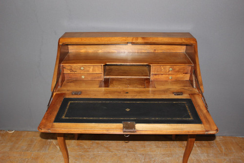 Louis XV sloping desk in walnut and 18th century marquetry