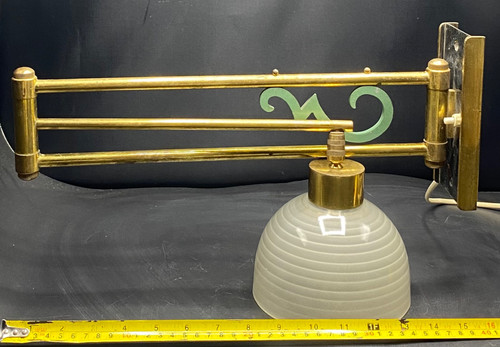 BRONZEFARBENE WANDLEUCHTE