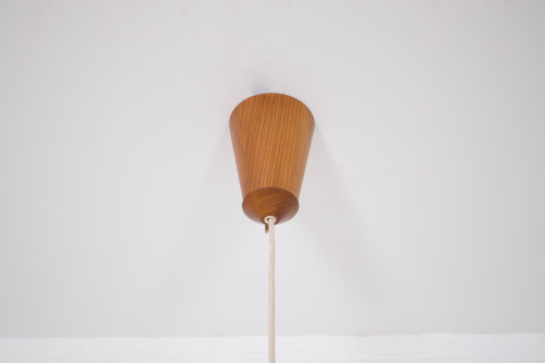 Scandinavian-style mobile suspension lamp.