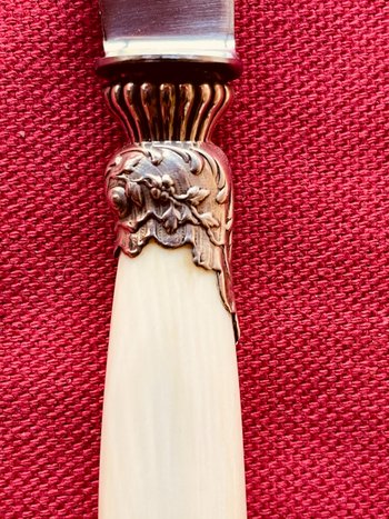 24 table knives with ivory handles and desserts.
