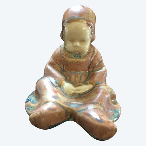 Faience di Quimper Baby seduto di Berthe Savigny (1882-1958), opera del 1925 circa
