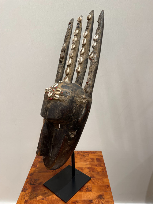 “Ntomo” mask with four teeth - Bamana population, Mali