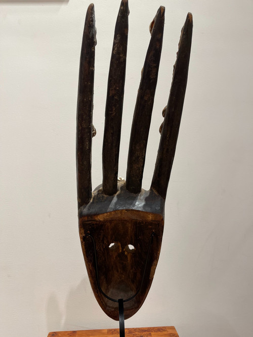 “Ntomo” mask with four teeth - Bamana population, Mali