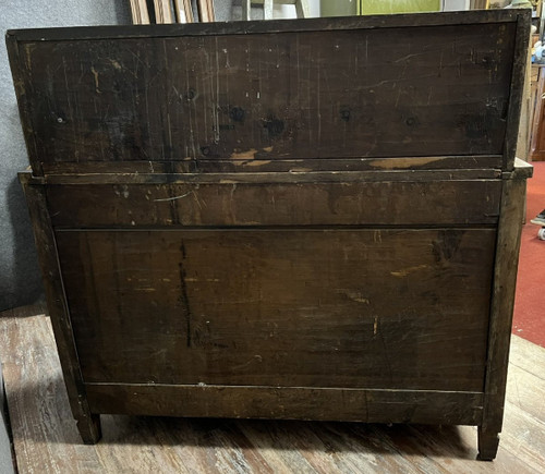 Cassettone scribanne in stile Luigi XVI in radica di noce con decori intarsiati su tutti i lati in legno di pruno, sycom