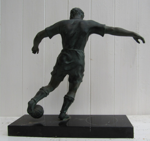 Fußballer-Skulptur