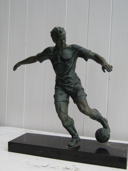 Fußballer-Skulptur