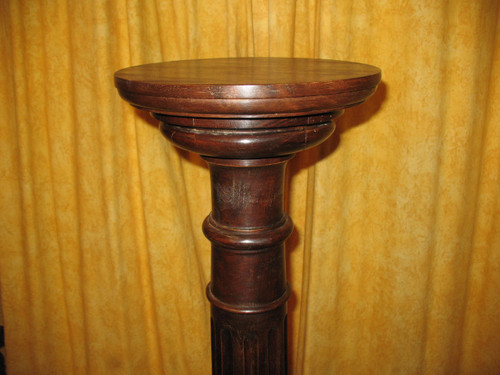 Louis XVI style walnut saddle column, 19th century, height: 125 cm