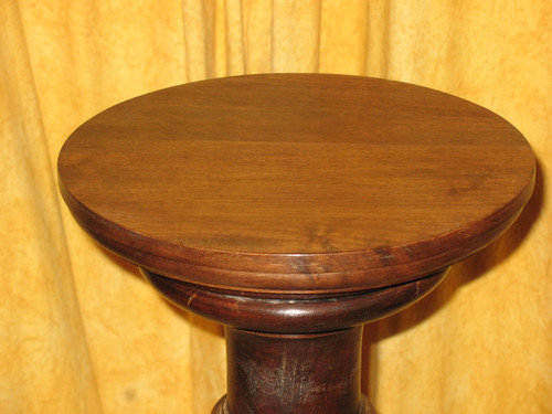 Louis XVI style walnut saddle column, 19th century, height: 125 cm