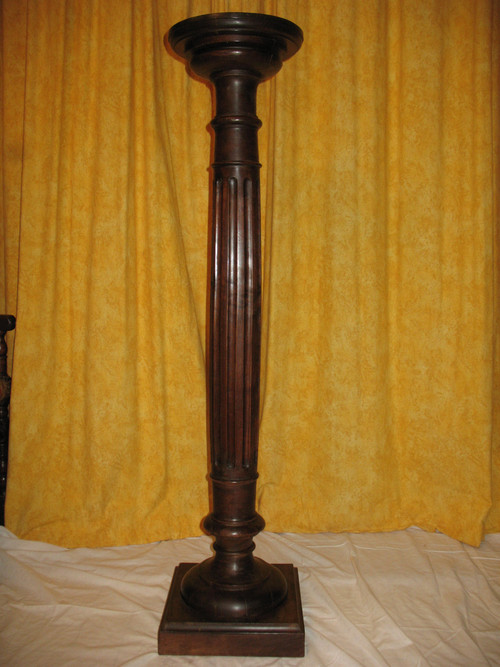 Louis XVI style walnut saddle column, 19th century, height: 125 cm