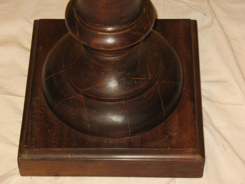 Louis XVI style walnut saddle column, 19th century, height: 125 cm