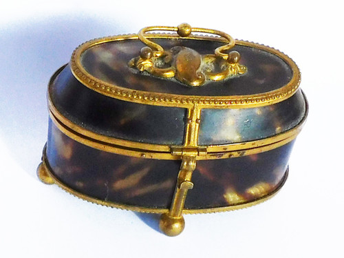 Coffret Nécessaire De Couture écaille De Tortue laiton XIXe ciseaux dé étui aiguille pomponne