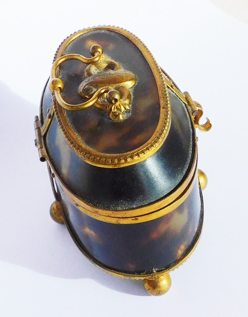 Coffret Nécessaire De Couture écaille De Tortue laiton XIXe ciseaux dé étui aiguille pomponne