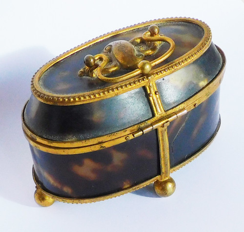 Coffret Nécessaire De Couture écaille De Tortue laiton XIXe ciseaux dé étui aiguille pomponne