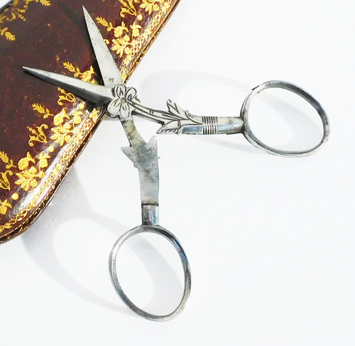 Paire De Ciseaux à broder couture Pliants Acier Pour Châtelaine Forme Fleur Fin XIXe Début XXe