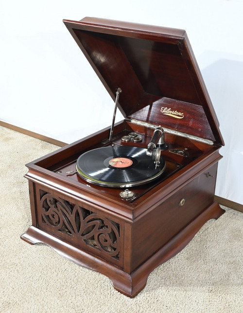 Phonographe Silvertone Model VII en Acajou – 1920