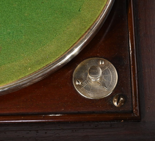 Phonographe Silvertone Model VII en Acajou – 1920