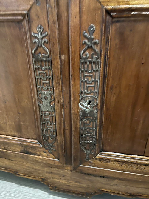 Bauernhaus-Sideboard aus dem 18. Jahrhundert aus Walnussholz