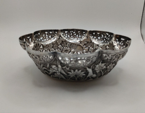 Polylobed Cup - Sterling Silver - Burma - Late 19th Century.