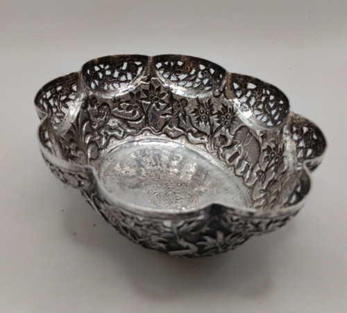 Polylobed Cup - Sterling Silver - Burma - Late 19th Century.