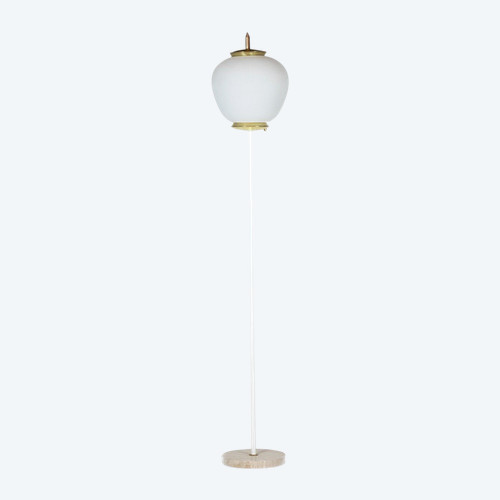 Floor lamp in opaline, lacquered metal and golden brass. 1950s.
