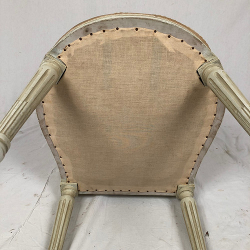 Paire de chaises en bois laqué blanc de style Louis XVI, XXe