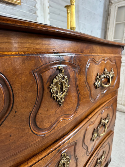 Commode lyonnaise en noyer XVIIIème siècle 