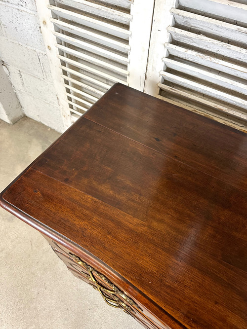 Commode lyonnaise en noyer XVIIIème siècle 
