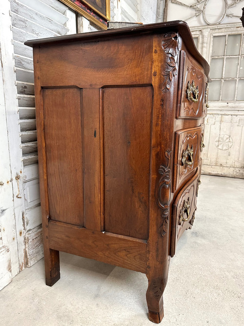 Commode lyonnaise en noyer XVIIIème siècle 