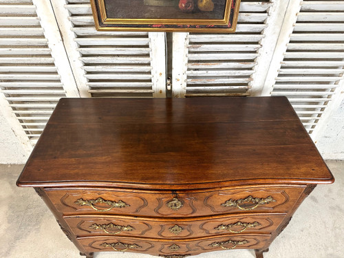 Commode lyonnaise en noyer XVIIIème siècle 