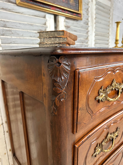 Commode lyonnaise en noyer XVIIIème siècle 