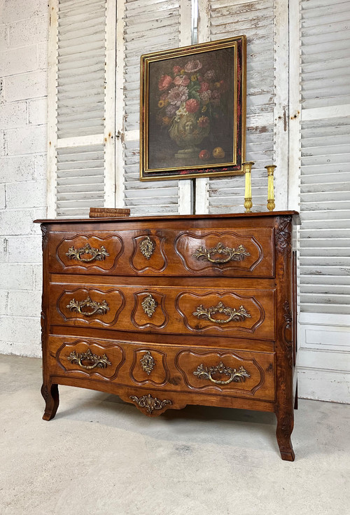 Commode lyonnaise en noyer XVIIIème siècle 