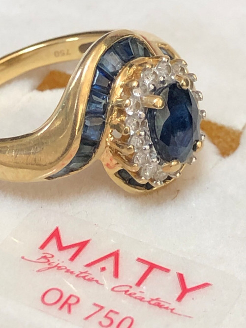 Bague Or Saphirs et Diamants du bijoutier Maty dans son écrin d'origine