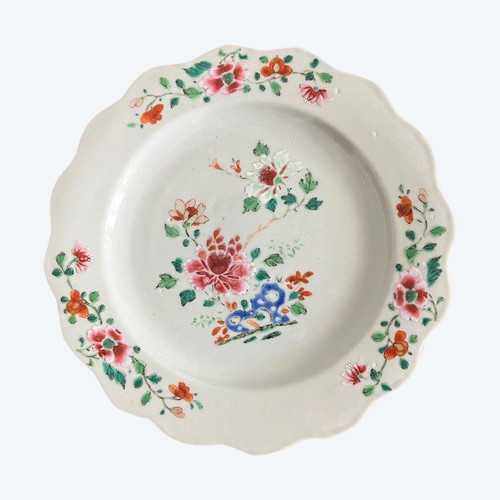 Beautiful porcelain plate from the 18th century East India Company, Rose family