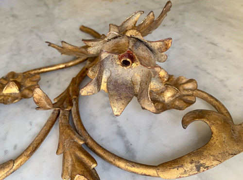 Decorazione da parete in metallo dorato