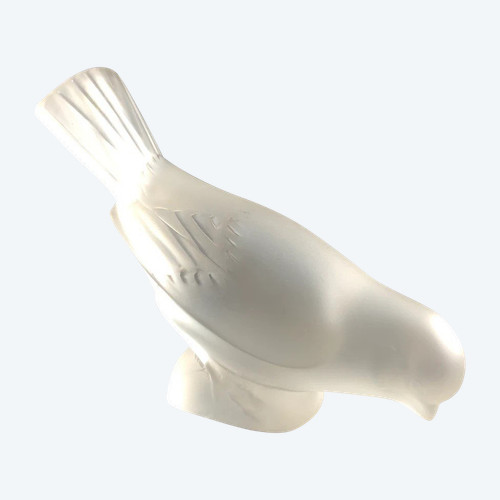 Sparrow in frosted crystal signed Lalique