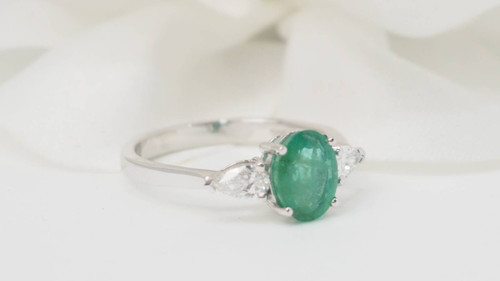 White gold, emerald and diamond ring