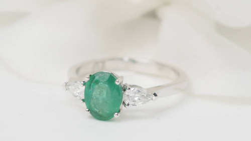 White gold, emerald and diamond ring