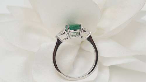White gold, emerald and diamond ring