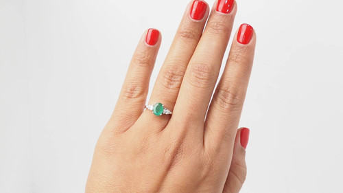 White gold, emerald and diamond ring